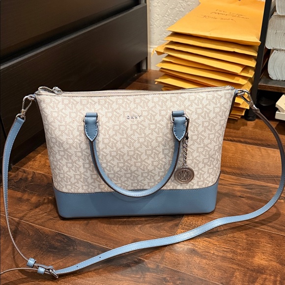 Dkny Handbags - NWOT - new DKNY Cream & Light Blue Signature Satchel with Removable Strap